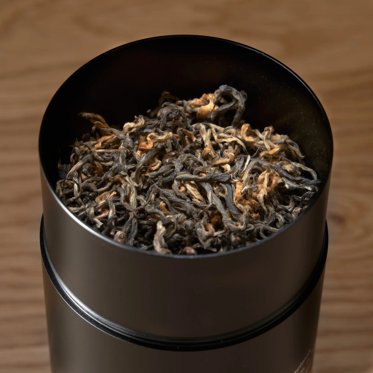 Da LBI Tea Rare Leaves Gold single estate nepalese black tea, open tin showing loose leaves